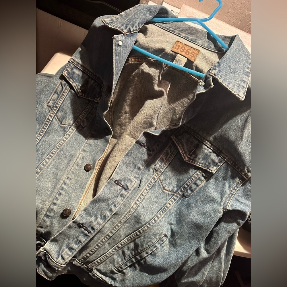 GAP mens light denim jacket